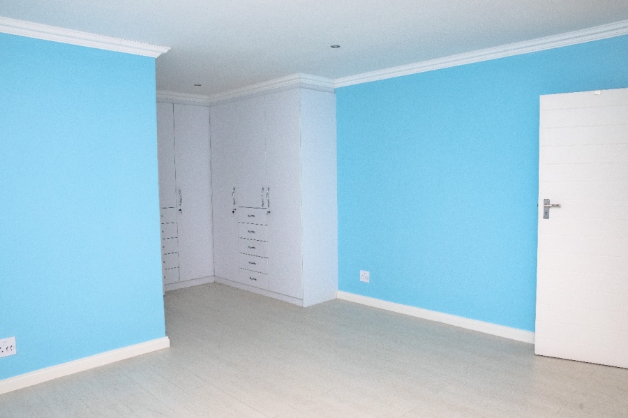 5 Bedroom Property for Sale in Beacon Bay Eastern Cape